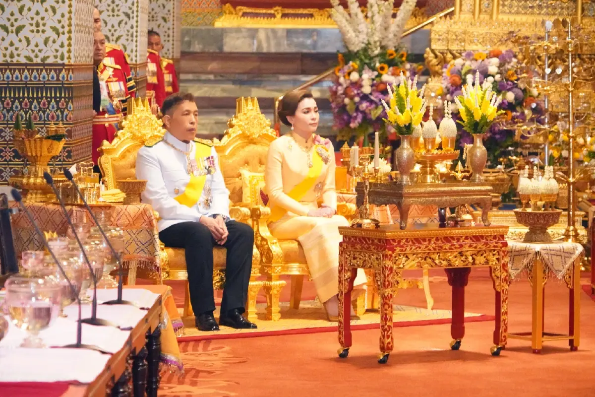 ในหลวง-พระราชินี ทรงบำเพ็ญพระราชกุศล พระราชพิธีฉัตรมงคล 2568