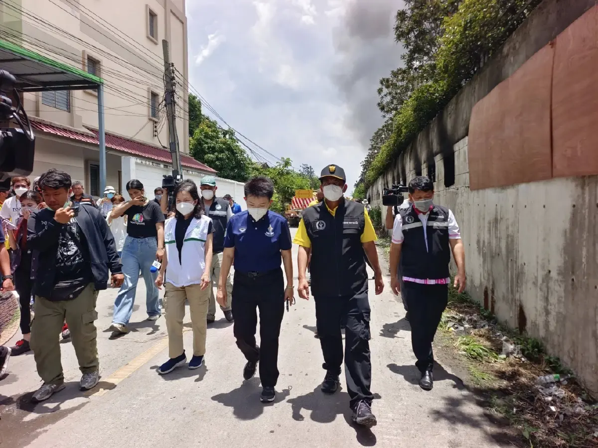 อัปเดต ไฟไหม้โรงงานเฟอร์นิเจอร์ PM2.5 พุ่งอันตราย สั่งอพยพด่วน