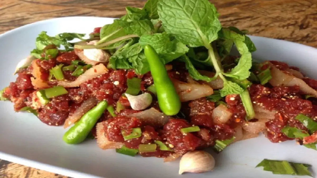 สาธารณสุข เตือน ‘ไข้หูดับ’ ระบาด มีผู้เสียชีวิต เหตุกินลาบหมูดิบ