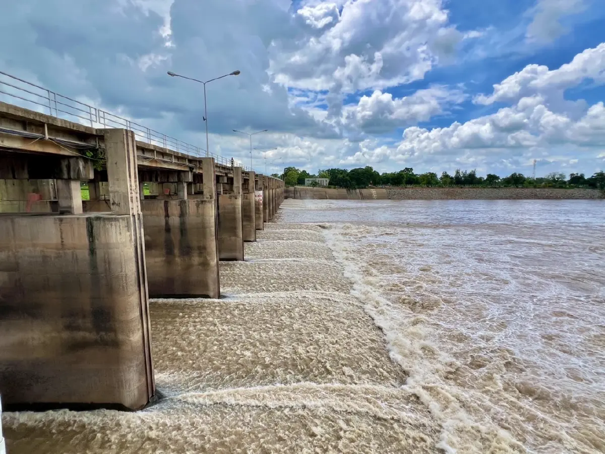 ฝนซัดหนัก ไทยตอนบน น้ำเจ้าพระยาเพิ่มขึ้น กรมชลฯ ปรับการระบายน้ำ