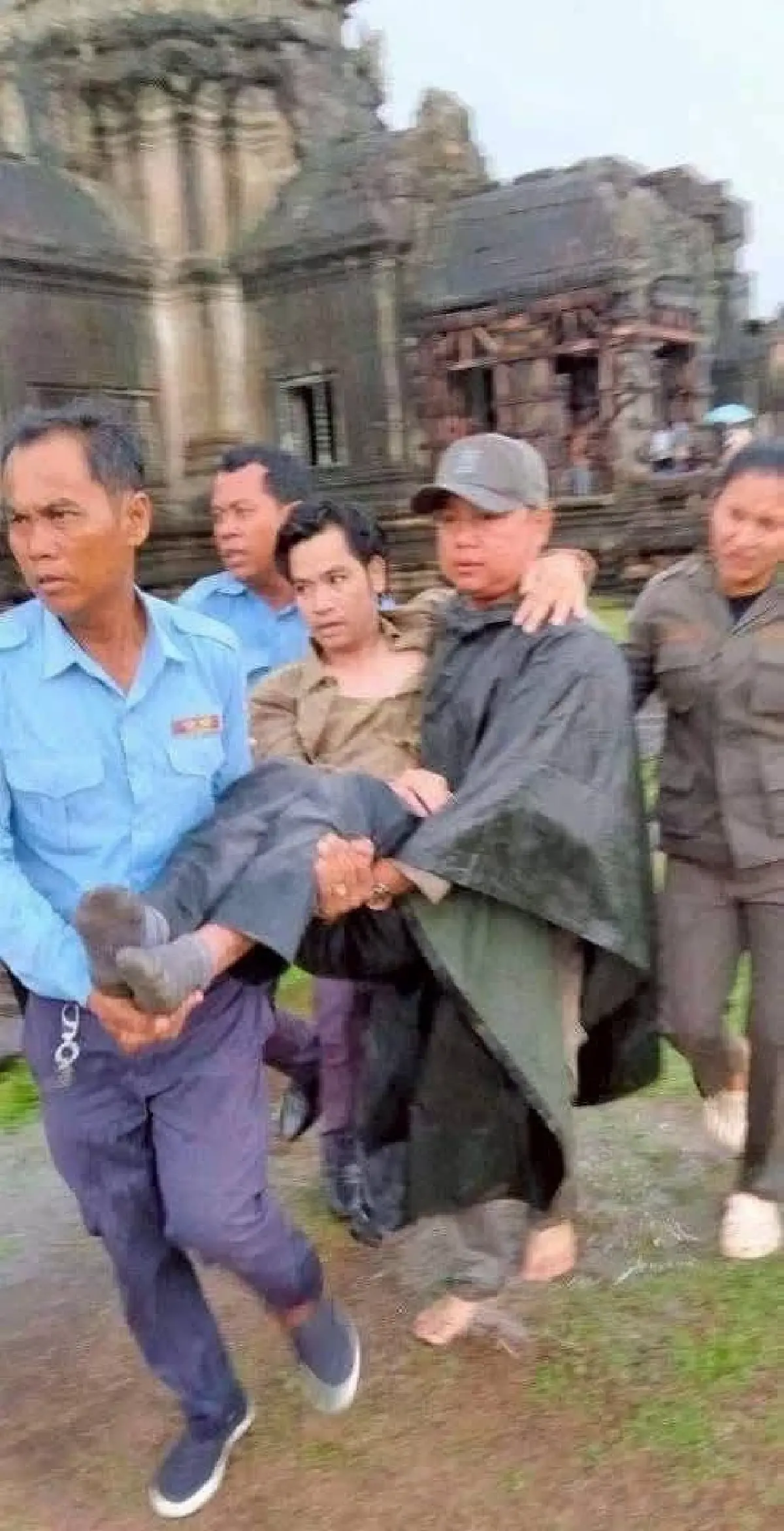 ฟ้าผ่าปราสาทนครวัด ขณะบวงสรวง เสียชีวิต 3 เจ็บนับ 10  ไม่มี นทท.ไทย