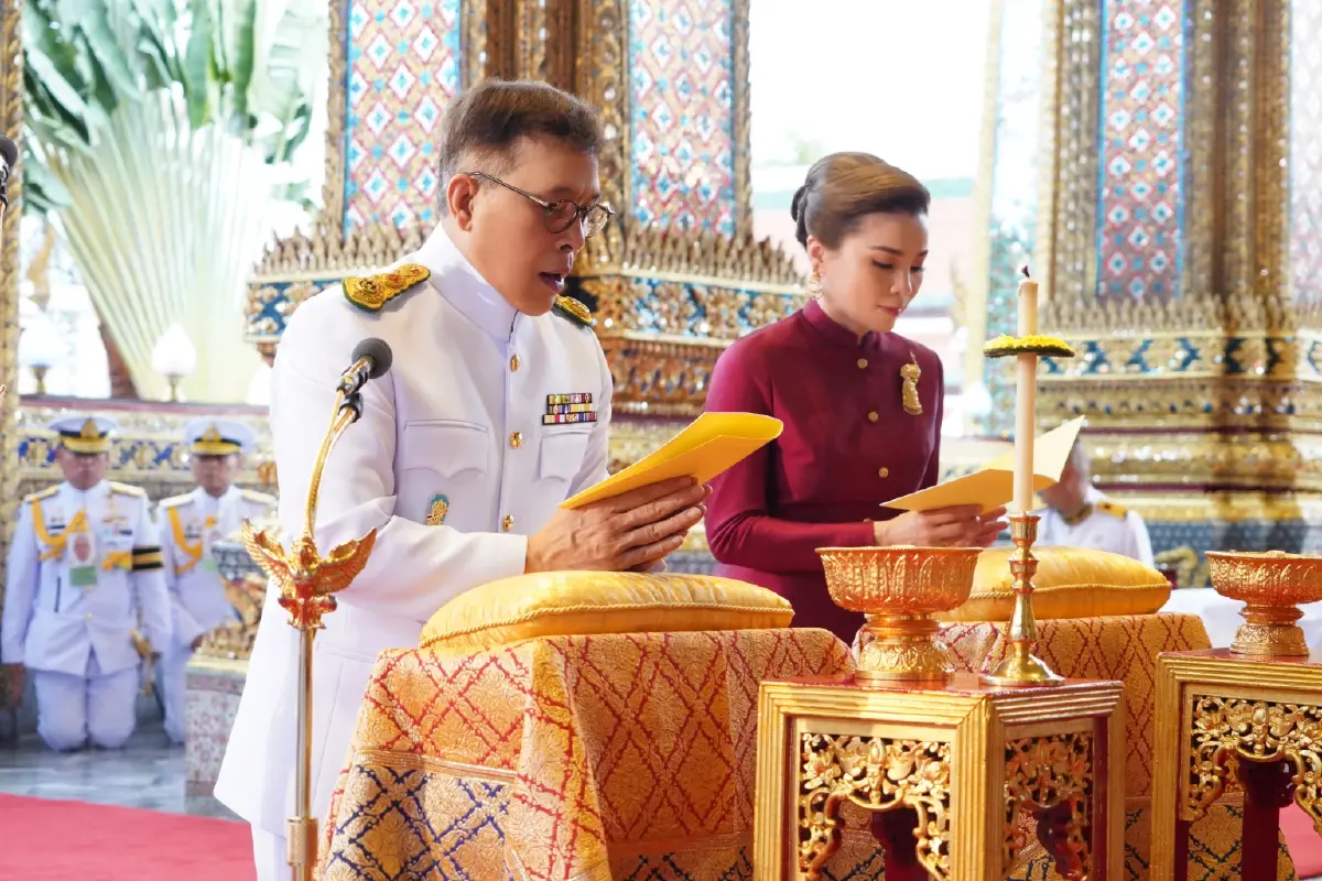 ในหลวง-พระราชินี เสด็จฯ ทรงบำเพ็ญพระราชกุศล วันวิสาขบูชา 2568