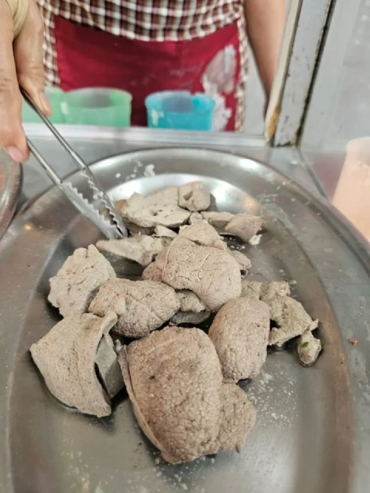 ‘โจ๊กสะพานหัน’ ต้มเตาถ่าน ข้าวข้นๆ เครื่องแน่นๆ อร่อยมา 50 ปี