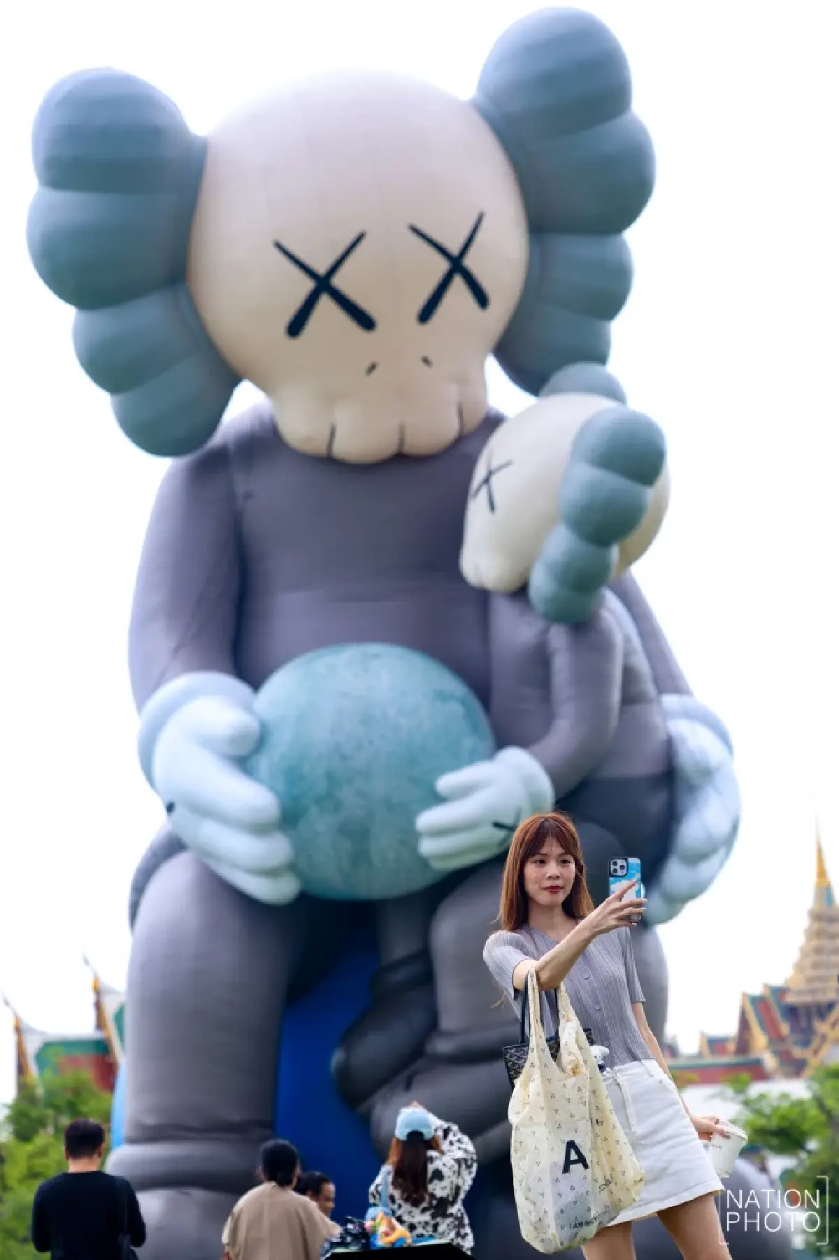 ภาพชุด KAWS : HOLIDAY THAILAND ครั้งแรกในไทย กลางสนามหลวง