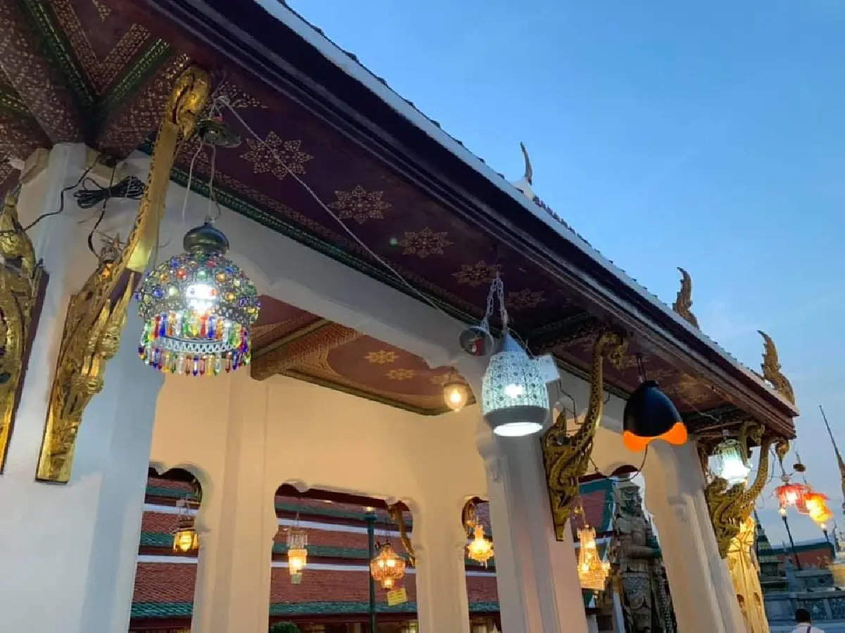 โคมตรา เครื่องสักการะพระราชพิธีวิสาขบูชา