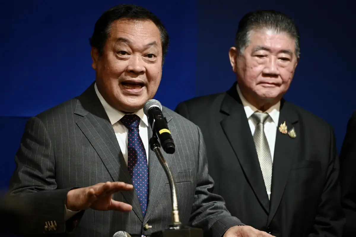 นิติสงคราม ‘ฮั้ว สว.’ ลาม ครม. ‘น้ำเงิน’ สอย ‘ทวี’ - ‘แดง’ ขวางสรรหาองค์กรอิสระ