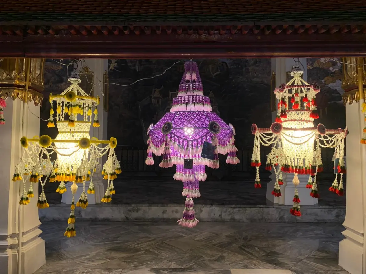 โคมตรา เครื่องสักการะพระราชพิธีวิสาขบูชา