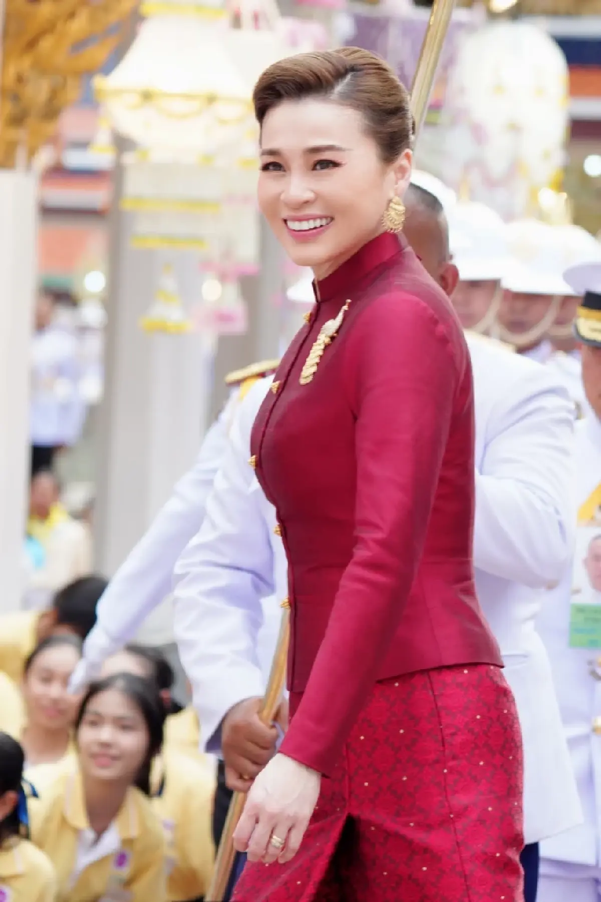 ในหลวง-พระราชินี เสด็จฯ ทรงบำเพ็ญพระราชกุศล วันวิสาขบูชา 2568