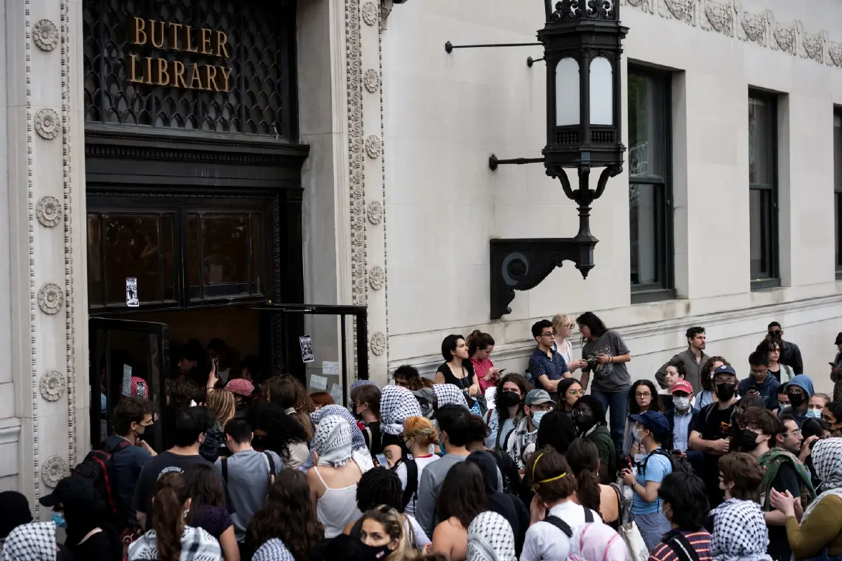 ตำรวจนิวยอร์กจับ 'นักศึกษา ม.โคลัมเบีย'  50 คน หลังยึดห้องสมุด ประท้วงหนุนปาเลสไตน์