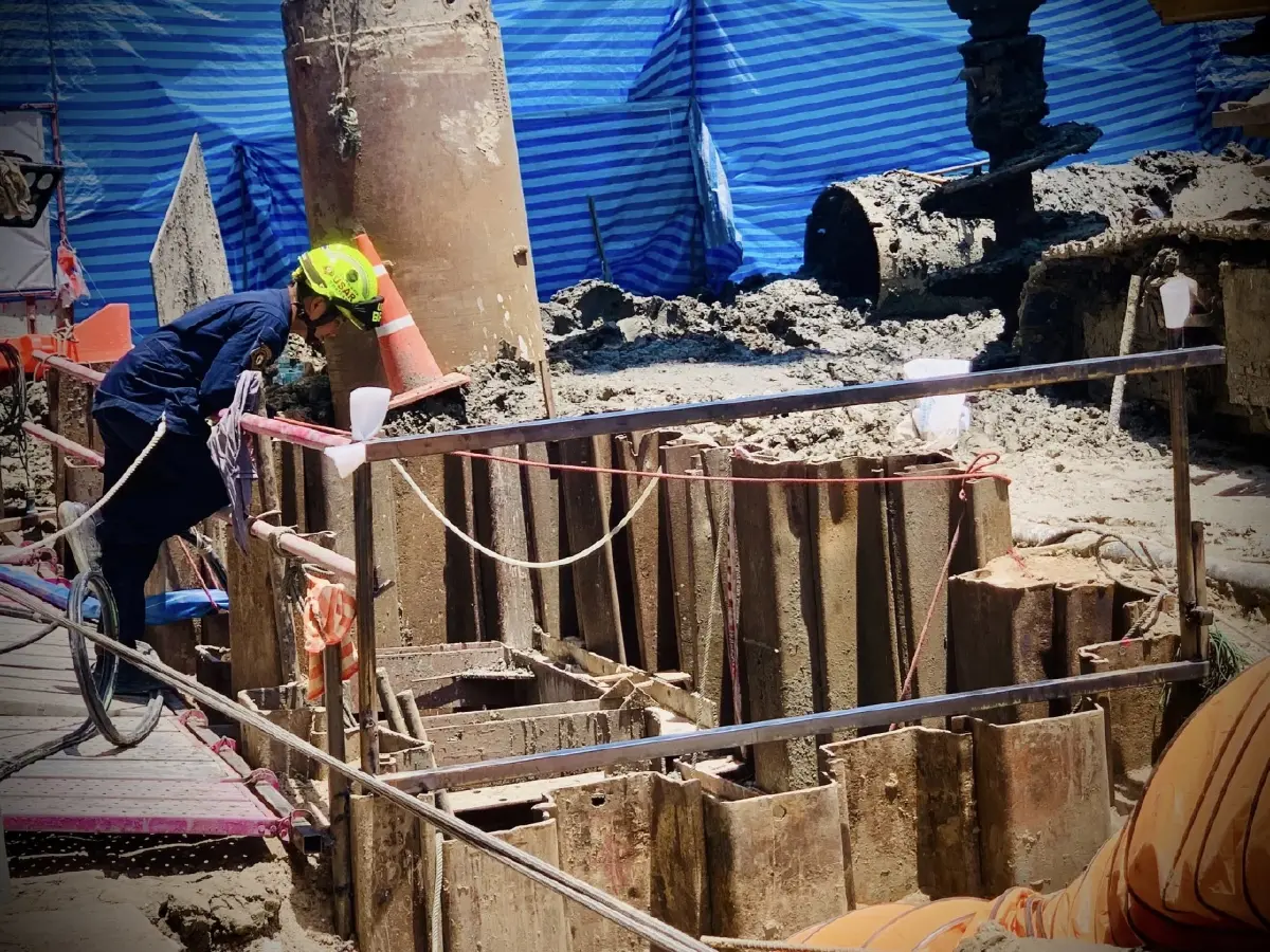 เจอแล้ว คล้ายร่างคนงานตกหลุมเสาเข็ม รถไฟฟ้าสายสีส้ม ลึก 11.5 เมตร