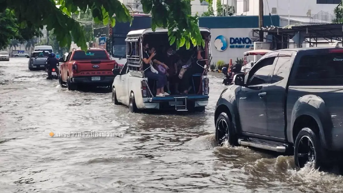 ฝนตกหนัก นิคมบางพลีน้ำท่วม รถติด พนักงานลุยน้ำเข้าโรงงาน รถดับ