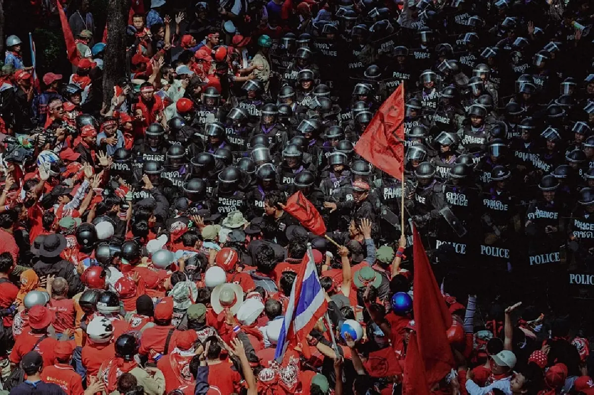 ‘ส้ม’ รุกคืบ กิน ‘แดง’ กระชับพื้นที่-ขย่มศรัทธา 'เพื่อไทย' ?