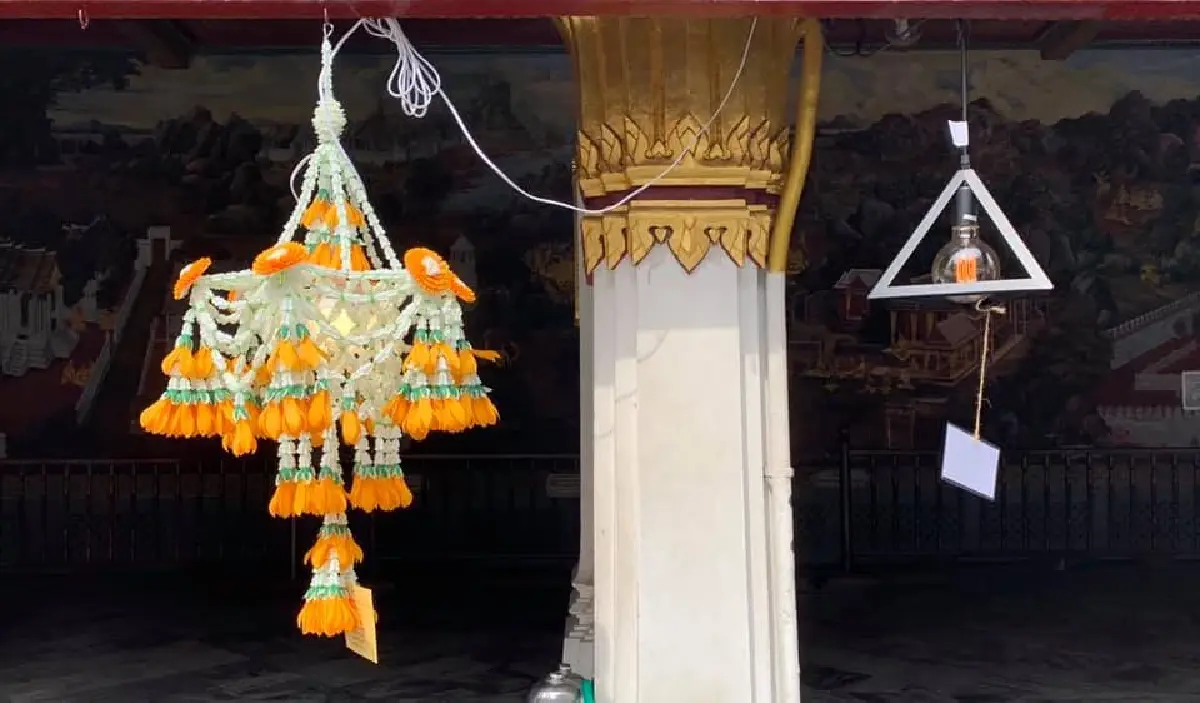 โคมตรา เครื่องสักการะพระราชพิธีวิสาขบูชา