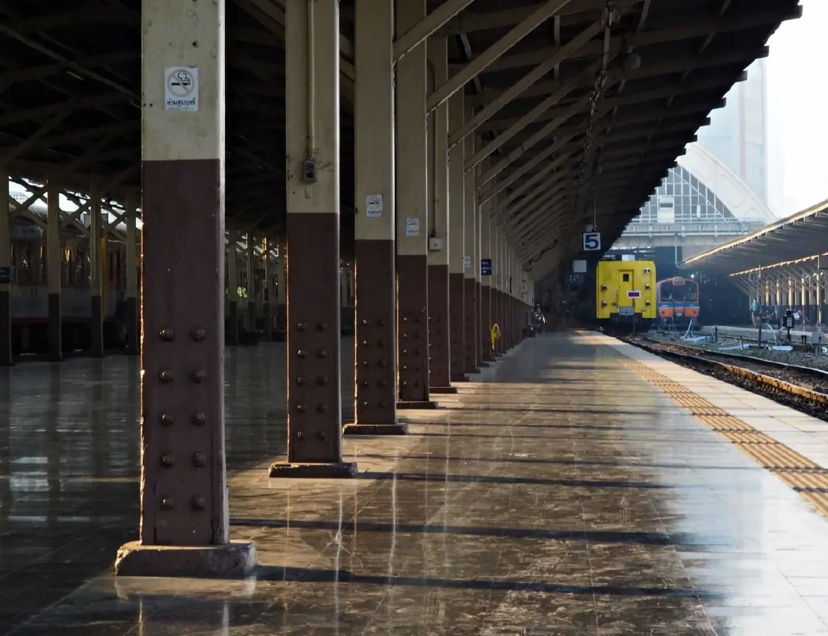 เตือน ห้ามสูบบุหรี่ในสถานี-ขบวนรถไฟ ฝ่าฝืนปรับสูงสุด 5,000 บาท