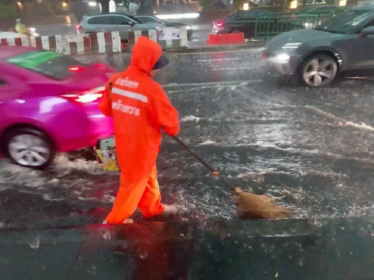 กทม. เตรียมรับมือฝน 80% หลังเจอพิษฝนวานนี้ สั่งเฝ้าระวัง 24 ชม.