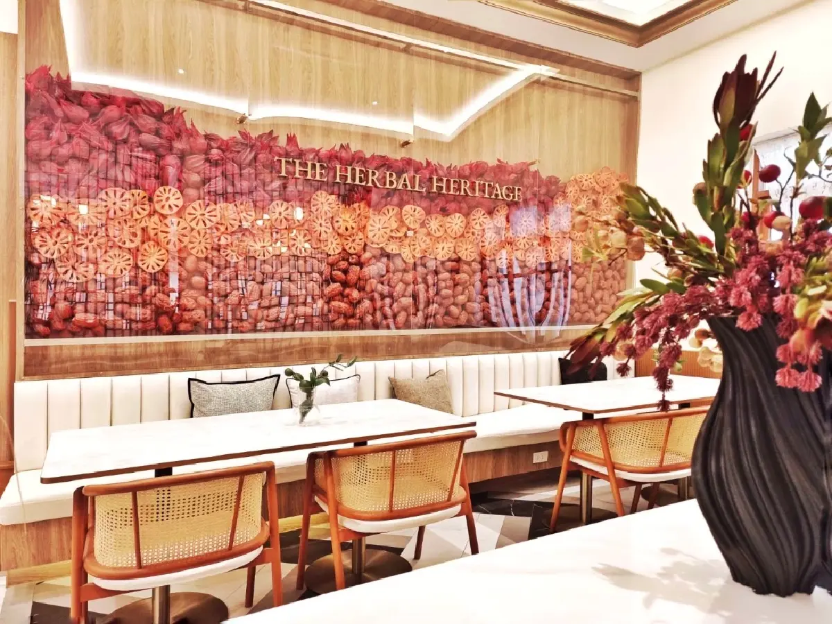 ‘หอมปรุง’ คาเฟ่สมุนไพรเจ้าของเดียวกับยาขมชนิดเม็ดตรา ‘ใบห่อ’