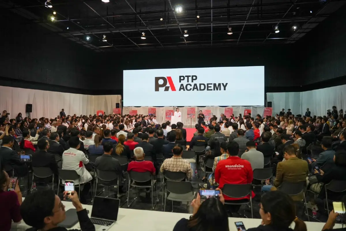 ประชันหลักสูตร '2 พรรค' ค่าย พท.-ปชน.ปั้นนักการเมืองเจนใหม่