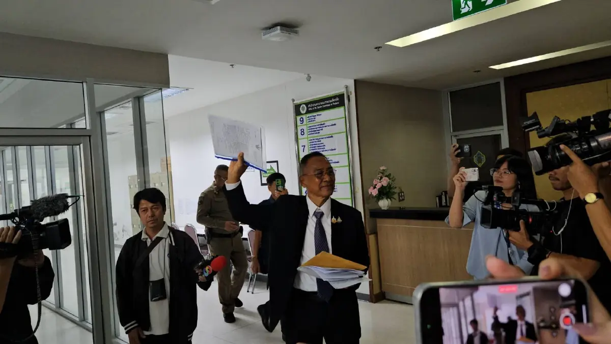 'ฉัตรวรรษ' นำทีม สว.ตัวตึงร้อง กกต.ยุติสอบปมฮั้วที่ร่วมดีเอสไอ