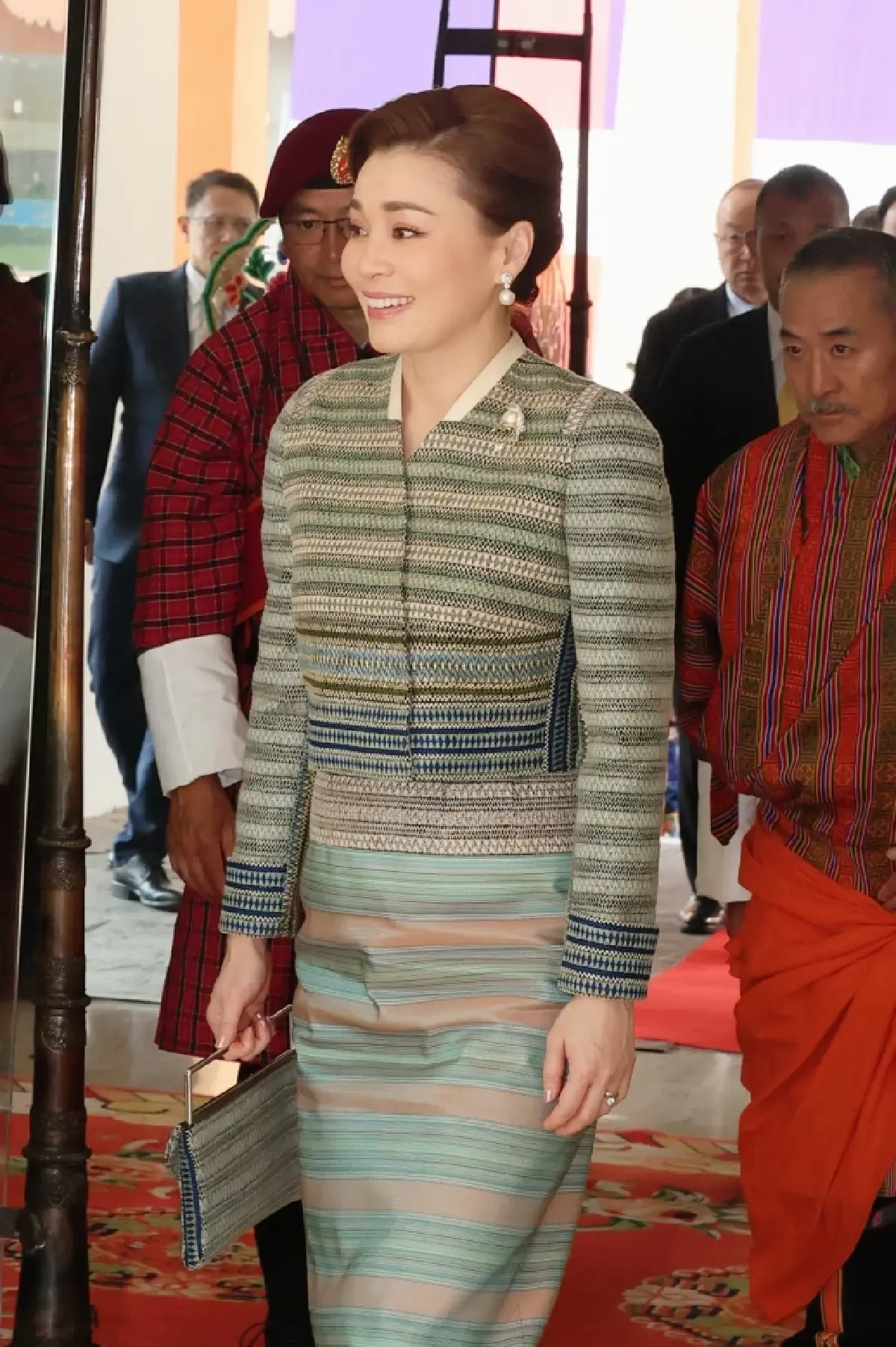 พระราชินีฉลองพระองค์ผ้าไทย ทรงสืบสานพระราชกรณียกิจด้านวัฒนธรรม