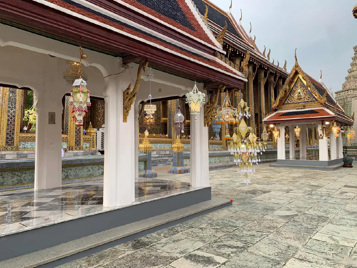 โคมตรา เครื่องสักการะพระราชพิธีวิสาขบูชา