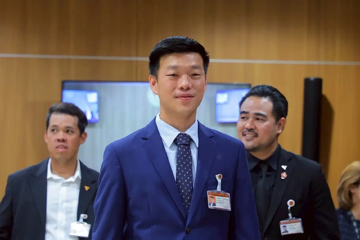 ปชน.โต้ \'กฤษฎิ์\' ทุกปม ใช้มาตรการ \'ดองงูเห่า\' ไม่ขับพ้นพรรค