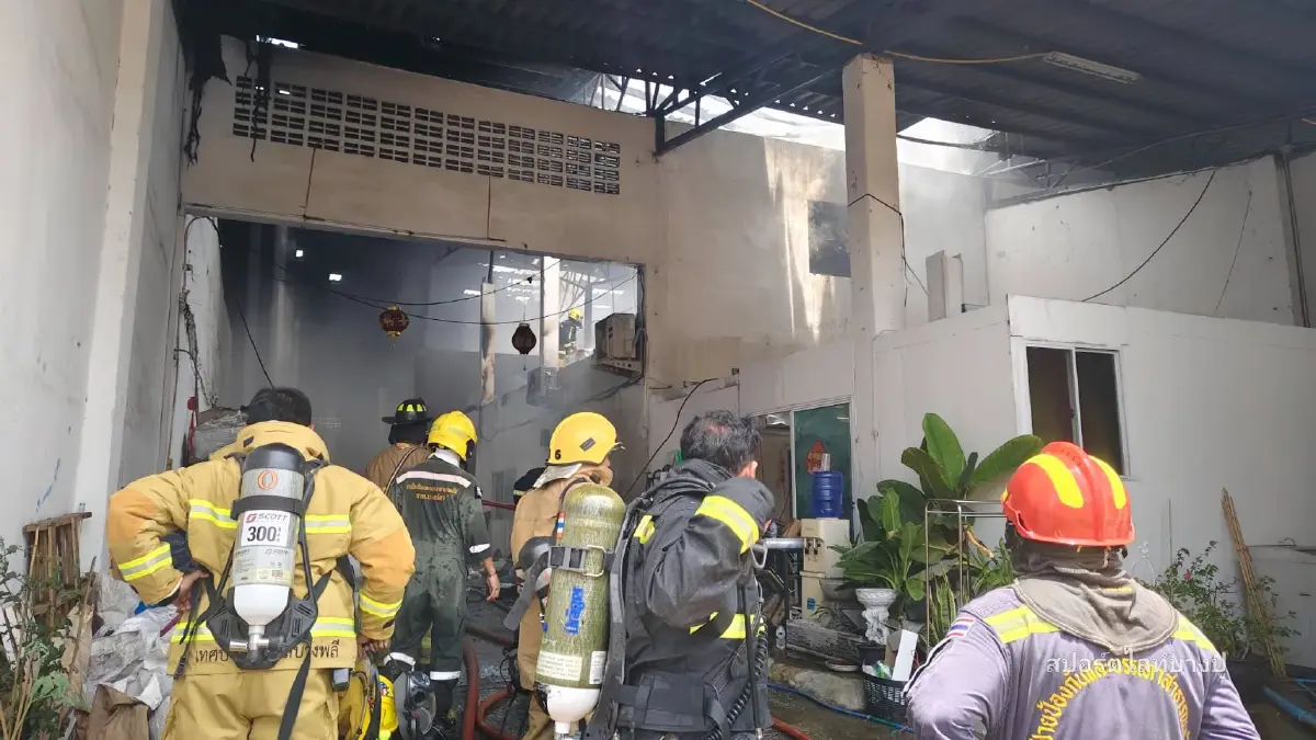 ด่วน! ไฟไหม้โรงงานสมุทรปราการ ควันโขมง ซอยรัตนโชค 12/1 อ.บางพลี