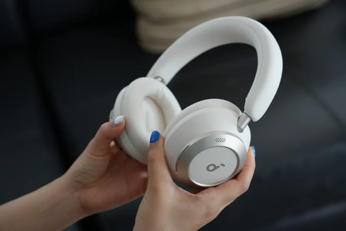 รีวิว 'Soundcore Space One Pro' การโคจรของดีไซน์ เสียง และความเงียบ