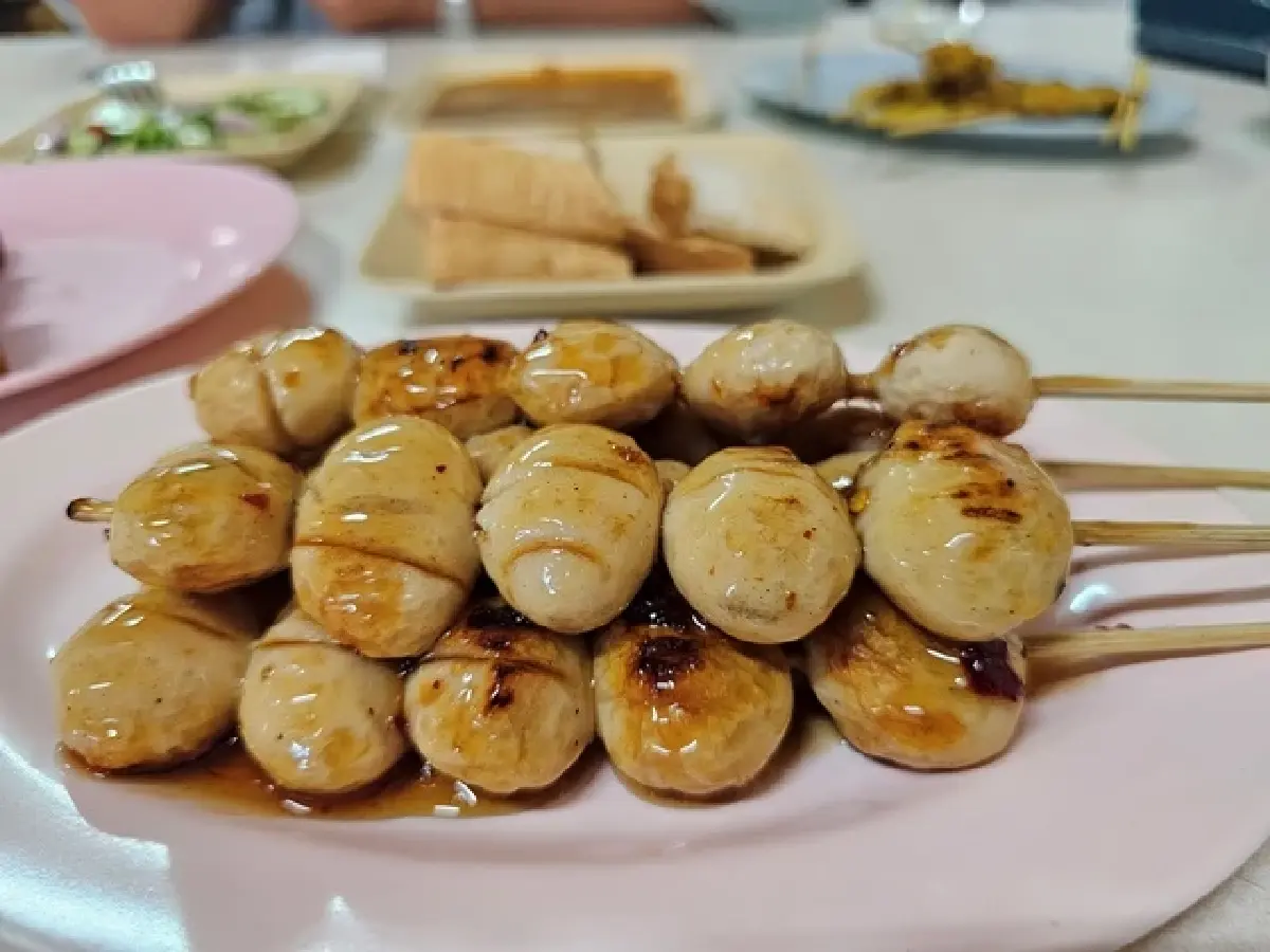 ‘หมูสะเต๊ะนายเกษม’ อร่อยมา 30 ปี ที่ ‘แฮปปี้แลนด์’  บางกะปิ