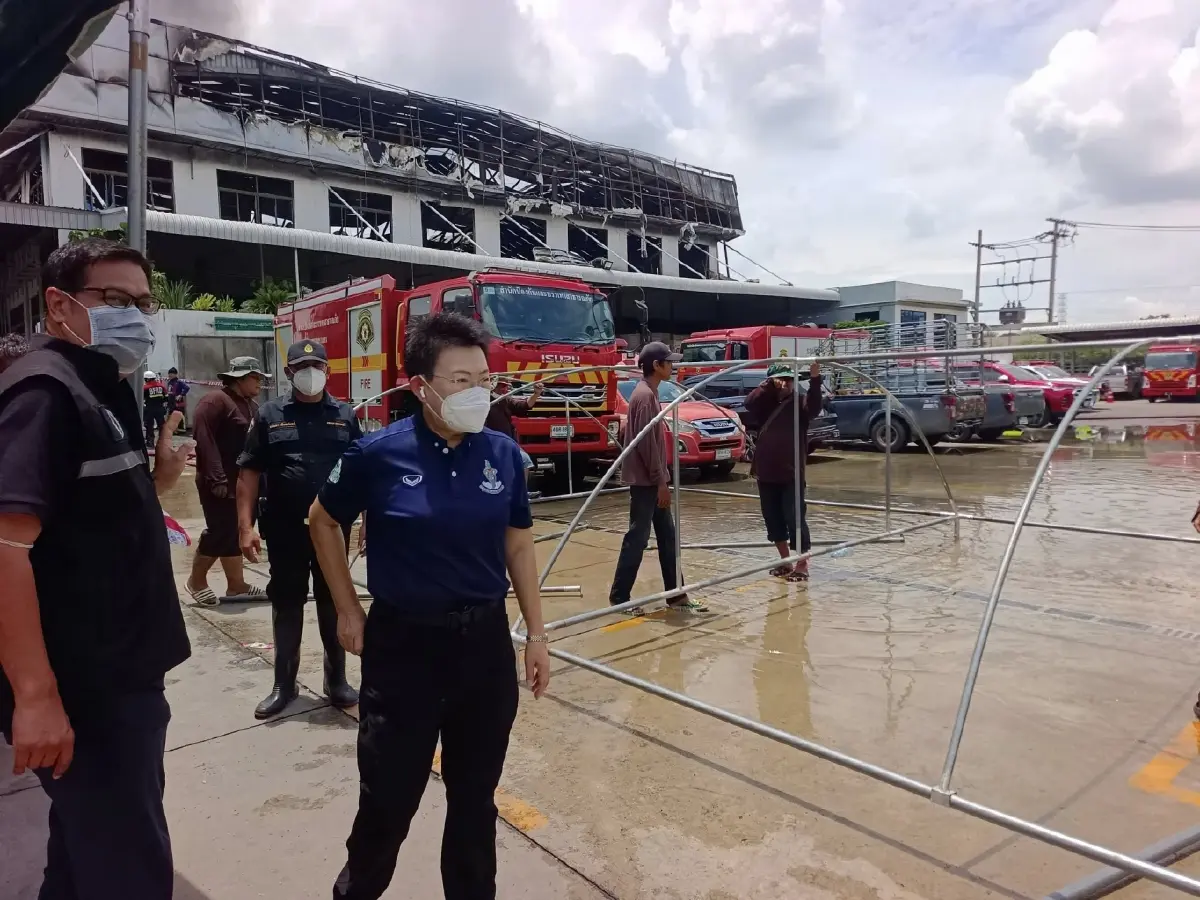 อัปเดต ไฟไหม้โรงงานเฟอร์นิเจอร์ PM2.5 พุ่งอันตราย สั่งอพยพด่วน