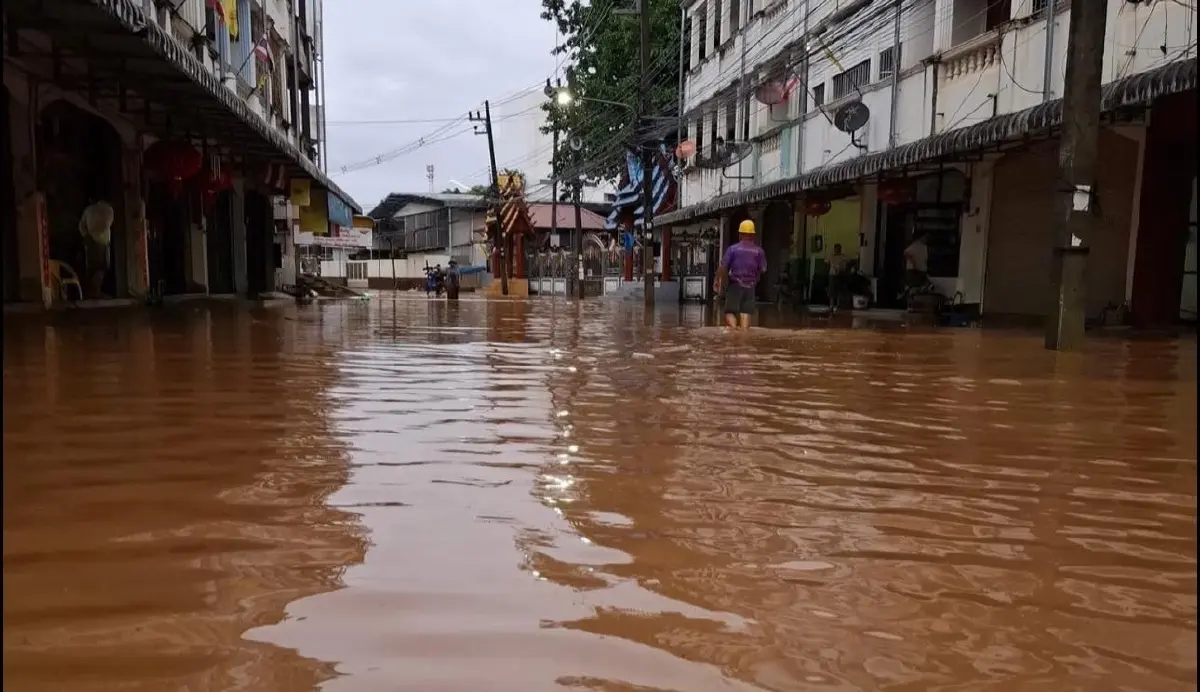 วิกฤตแม่สายน้ำท่วม ฝนตกหนัก น้ำสูงขึ้น เลี่ยงสัมผัสน้ำปนเปื้อน