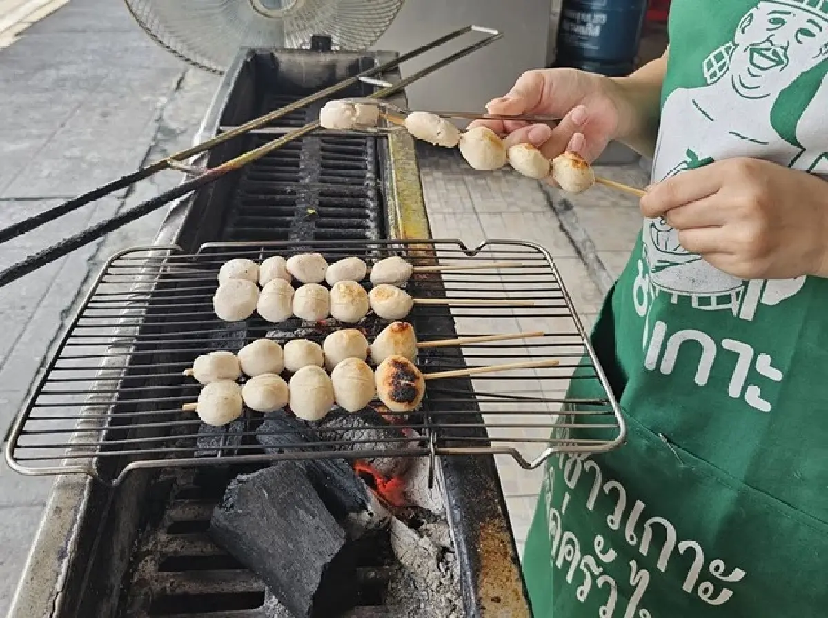 ‘หมูสะเต๊ะนายเกษม’ อร่อยมา 30 ปี ที่ ‘แฮปปี้แลนด์’  บางกะปิ