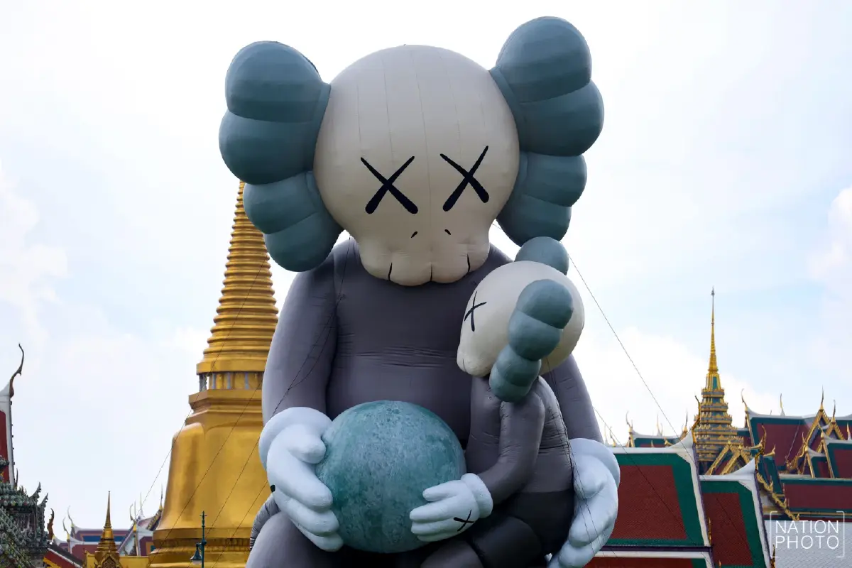ภาพชุด KAWS : HOLIDAY THAILAND ครั้งแรกในไทย กลางสนามหลวง