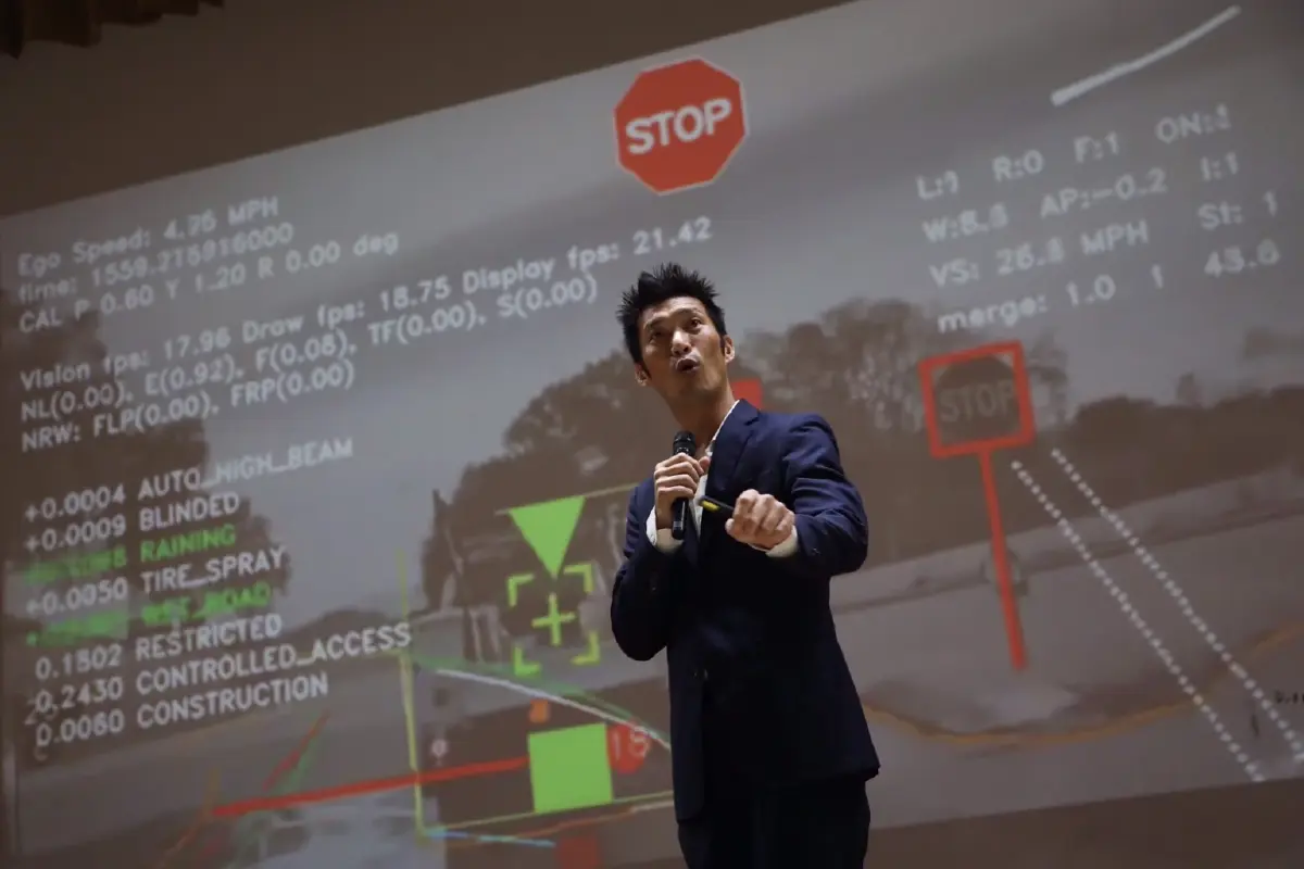 'ธนาธร' ชี้ไทยต้องเร่งทำ E-Learning รับมือสังคมสูงวัย