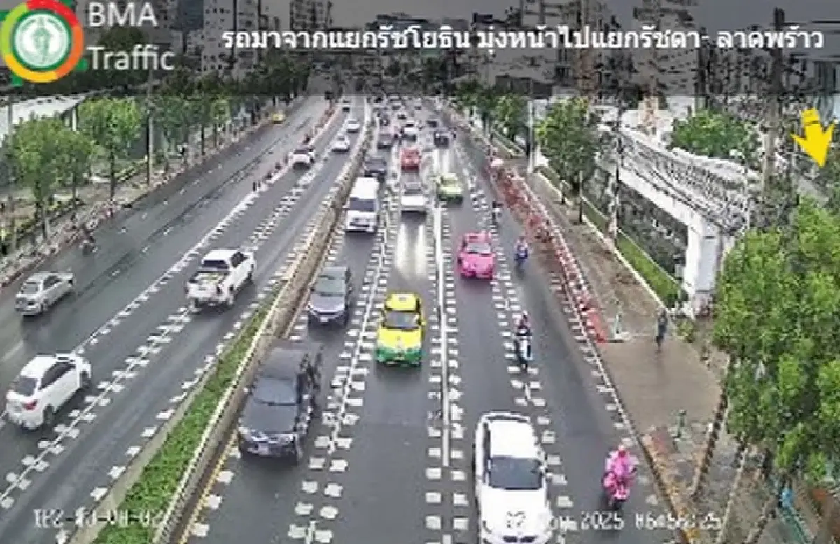 มองไม่เห็นทาง ฝนตกหนักถล่มกรุง พหลโยธิน รัชดา รถติด อุบัติเหตุซ้ำ