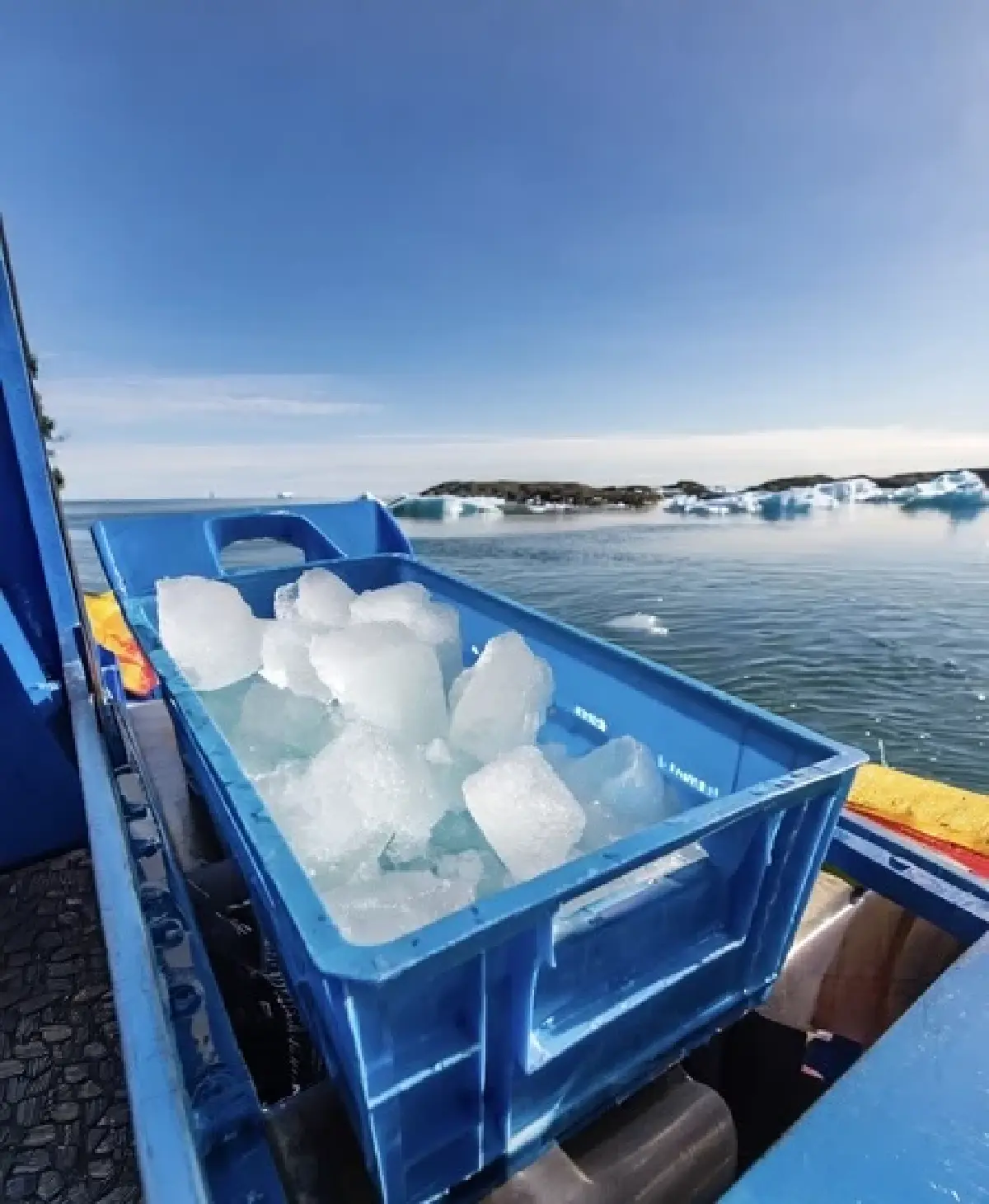 ‘กรีนแลนด์’ ขาย ‘น้ำแข็ง’ อายุแสนปี สำหรับใส่เครื่องดื่ม