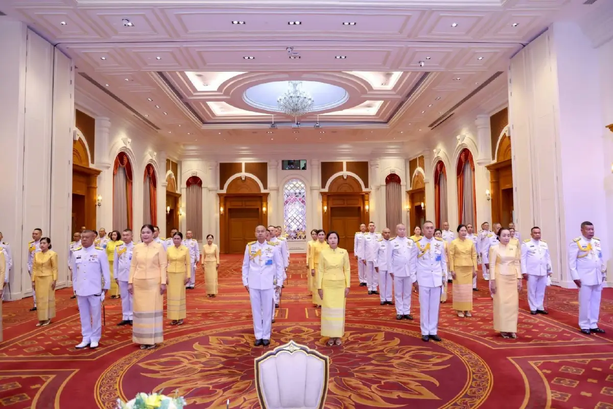 'ปลัดกลาโหม' ลงนามถวายพระพรชัยมงคล เนื่องในโอกาสวันฉัตรมงคล