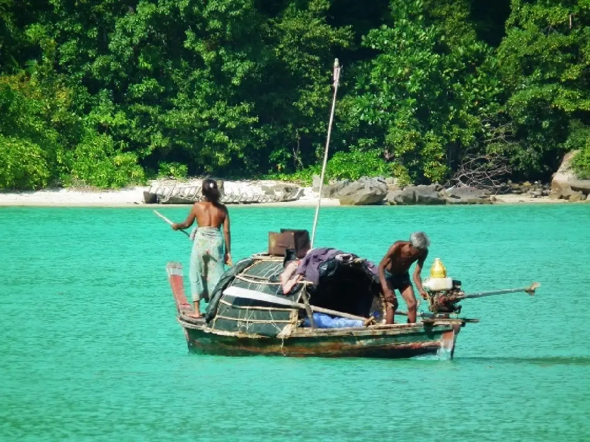 ตามข่าว ‘หมู่เกาะสุรินทร์’  อุทยานฯ ที่มี ‘ปะการังน้ำตื้น’ สวยงาม