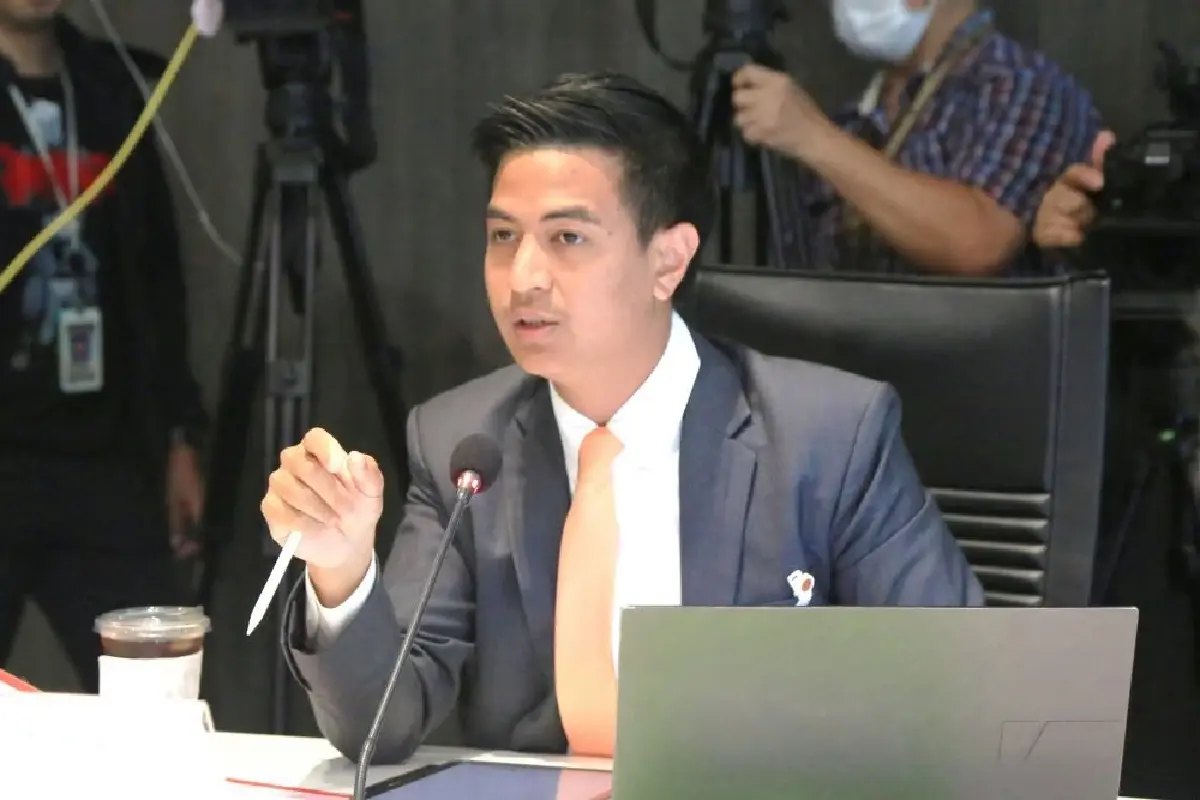 'สภาฯ' โบ้ย 'รองปธ.สว.-กมธ.กิจการสภา' ชงทำที่จอดรถ-โรงหนัง4D