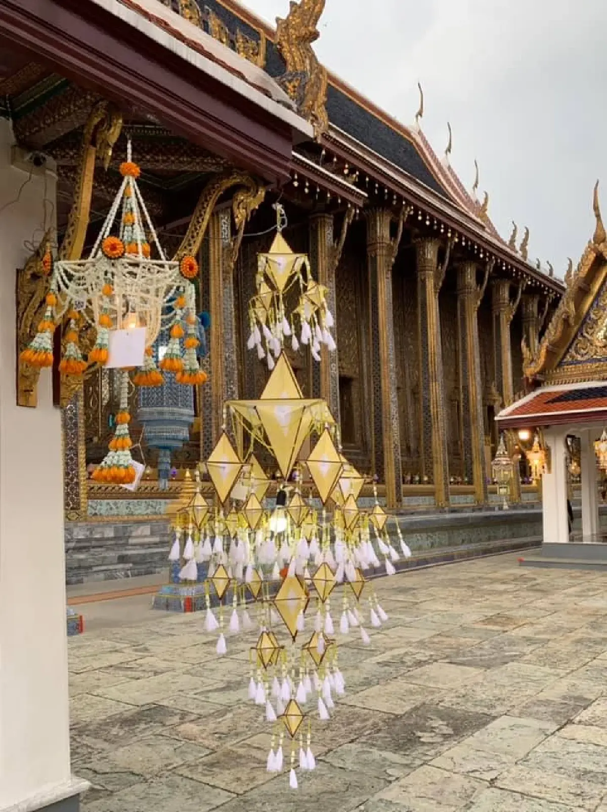 โคมตรา เครื่องสักการะพระราชพิธีวิสาขบูชา