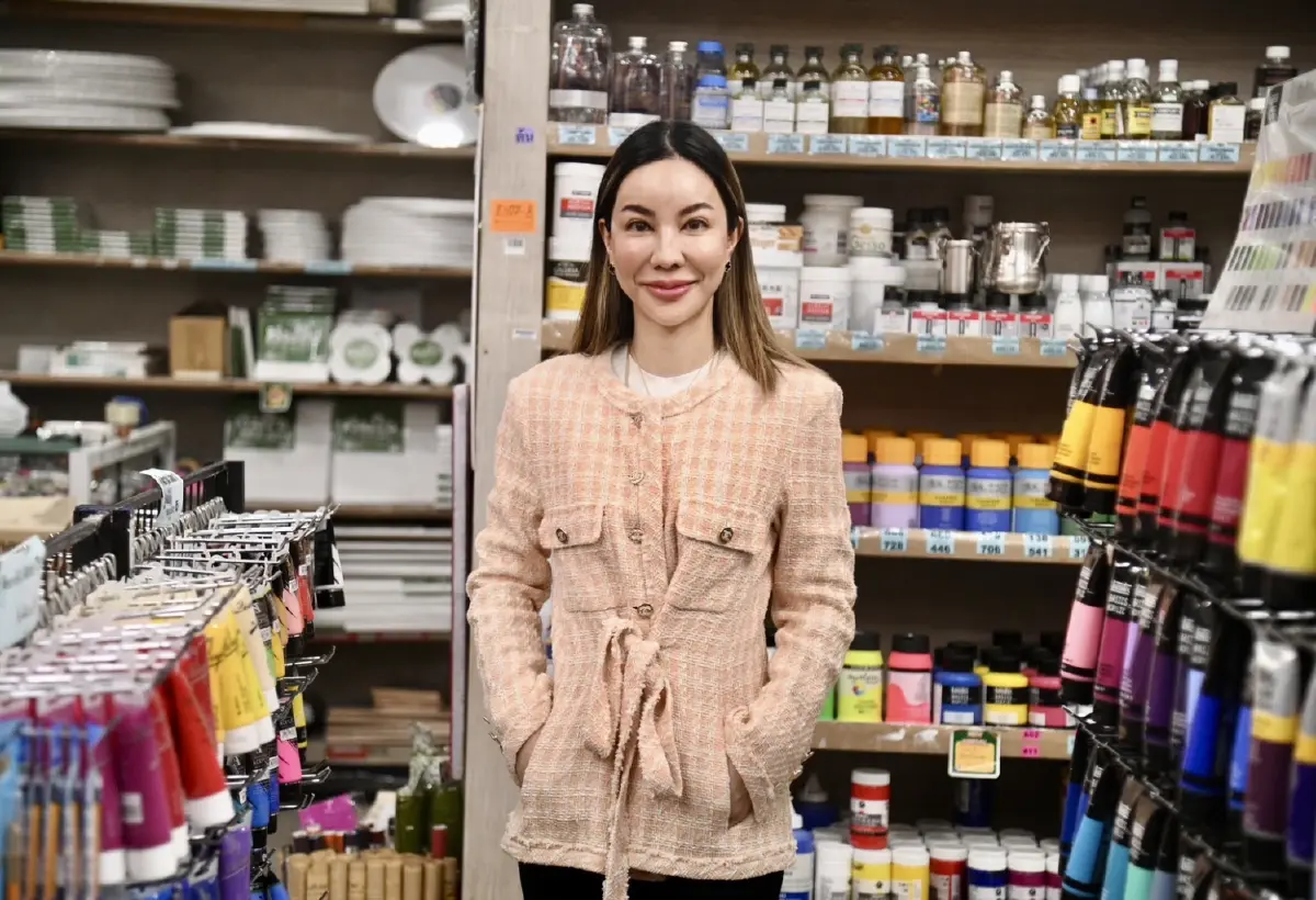 เด็กใช้ปากกาดินสอน้อยลง แต่ ‘สมใจ’ ยังโกยรายได้ ‘400 ล้าน’ ปรับตัวเพราะเคยกลัวเจ๊งในรุ่นตัวเอง