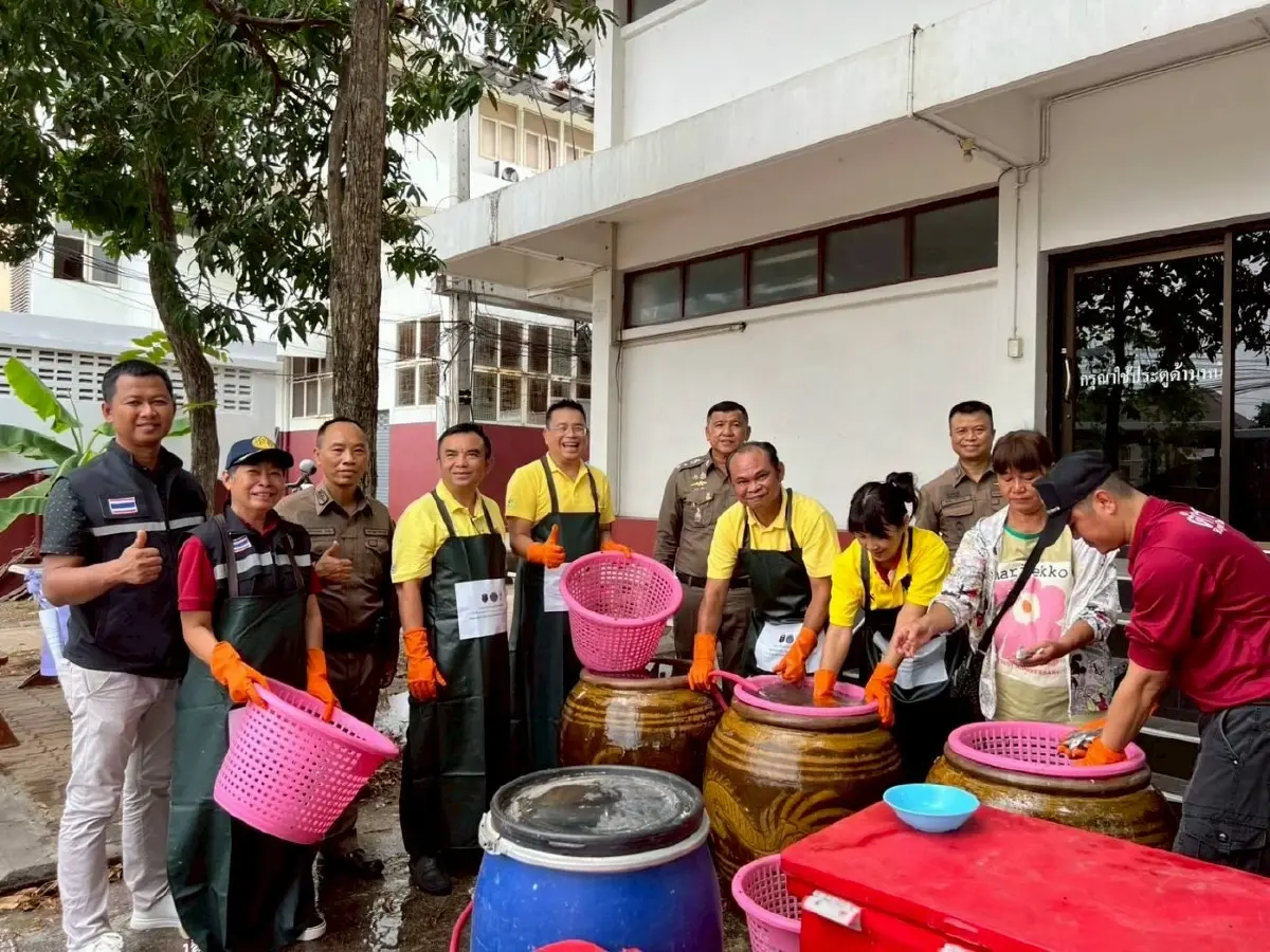 ตำรวจภูธรเมืองสมุทรสงคราม หมักน้ำปลา ร่วมแก้ปัญหาปลาหมอคางดำ