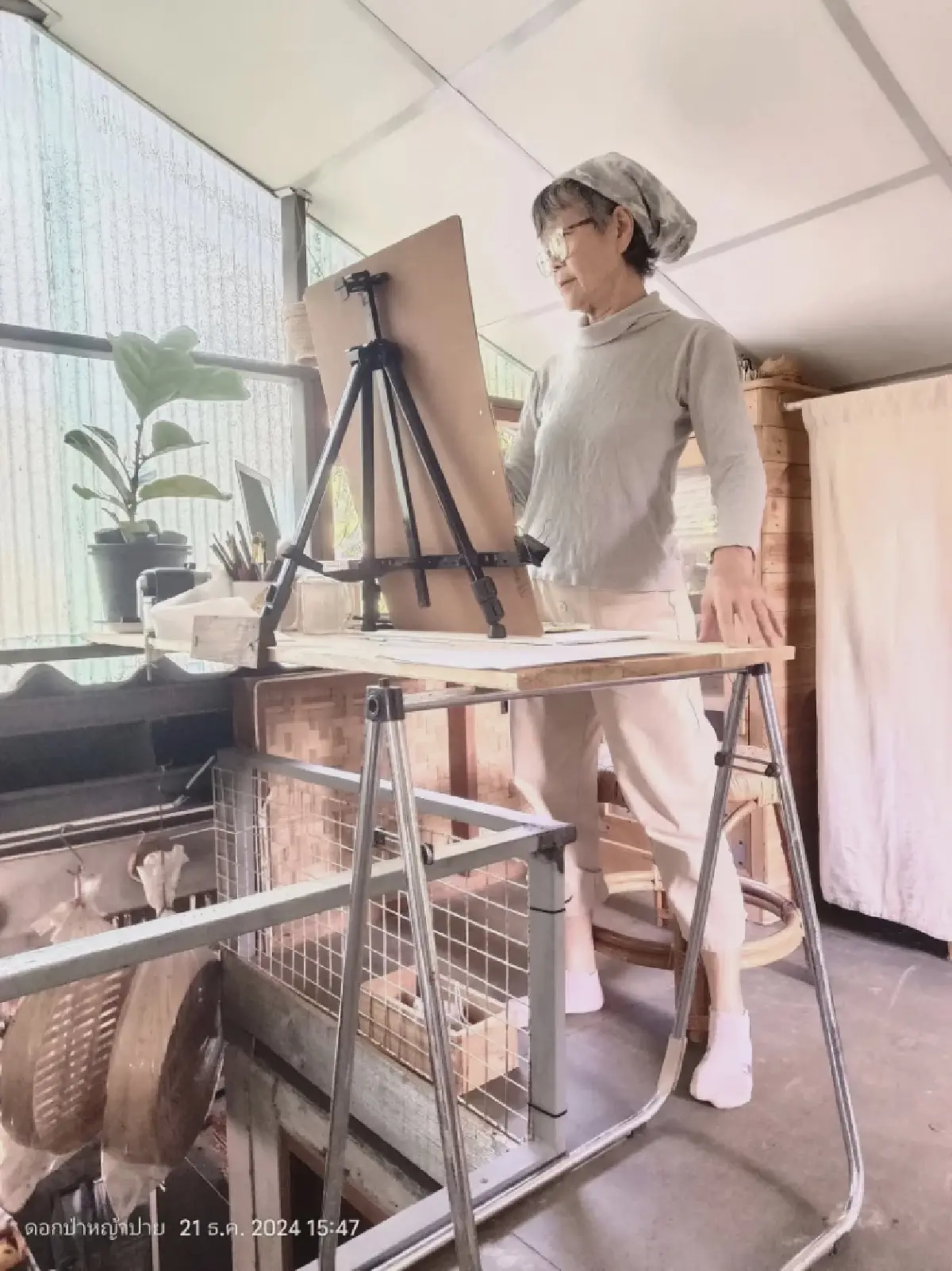 คุยกับ ‘ป้าจาย’ พูลทรัพย์ เจตลีลา เจ้าของฉายา ‘แม่มดดอกไม้’ ว่าด้วยเรื่องดอกไม้ใบหญ้าและชีวิตสิบปีที่ ‘ปาย’