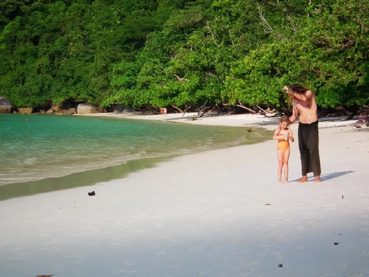 ตามข่าว ‘หมู่เกาะสุรินทร์’  อุทยานฯ ที่มี ‘ปะการังน้ำตื้น’ สวยงาม