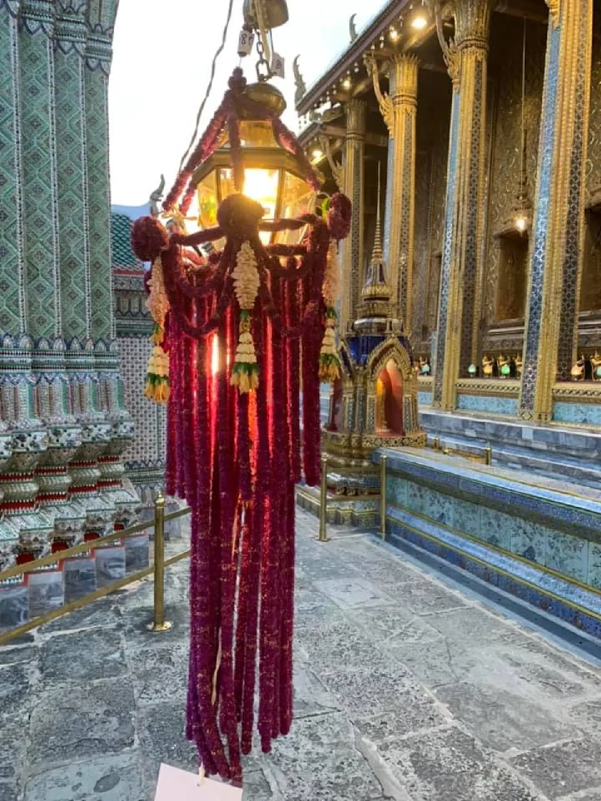 โคมตรา เครื่องสักการะพระราชพิธีวิสาขบูชา