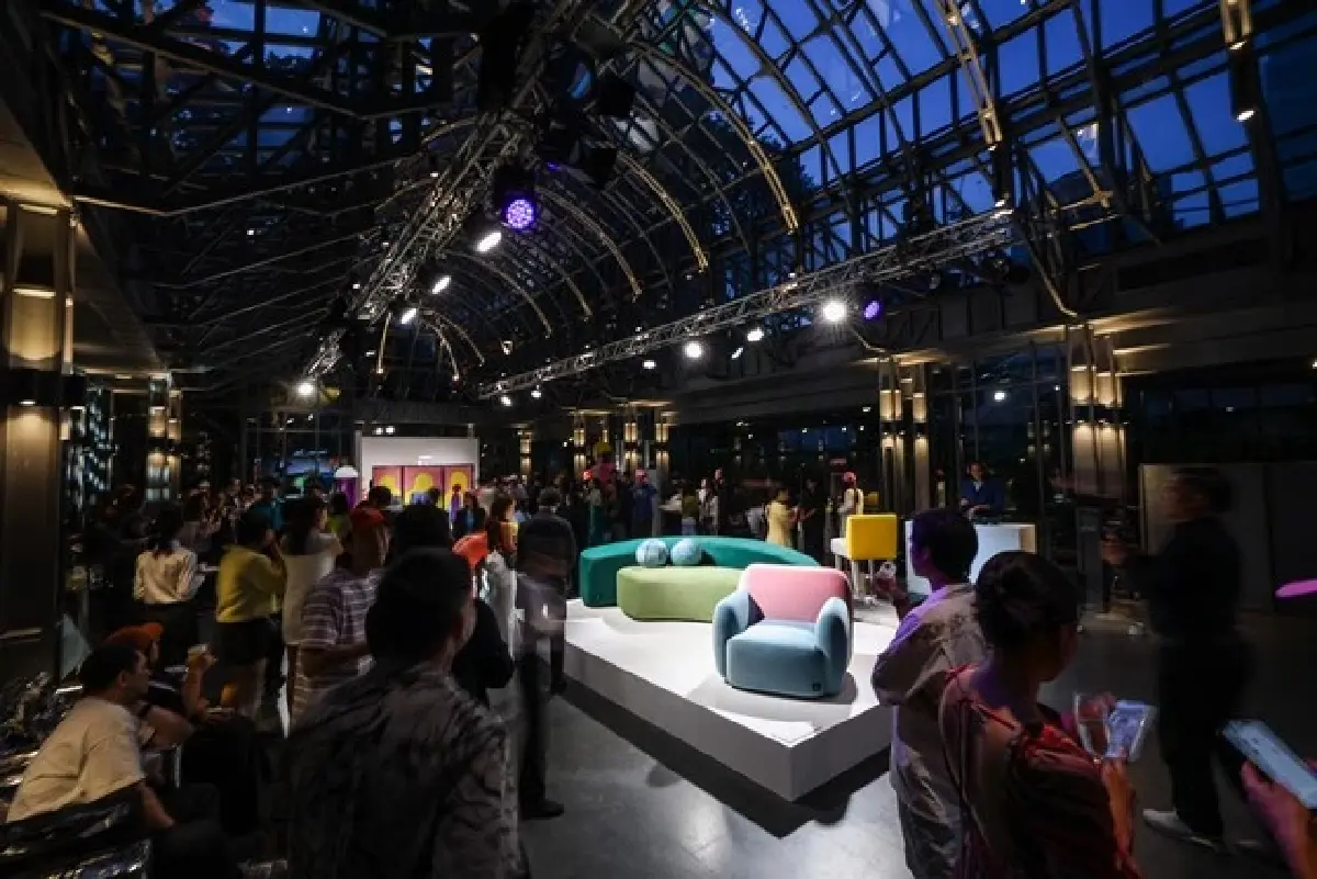 Vertier เติมสีสัน ‘เฟอร์นิเจอร์’ ให้สนุกด้วยผลงาน ‘โอ่ง กงพัฒน์’