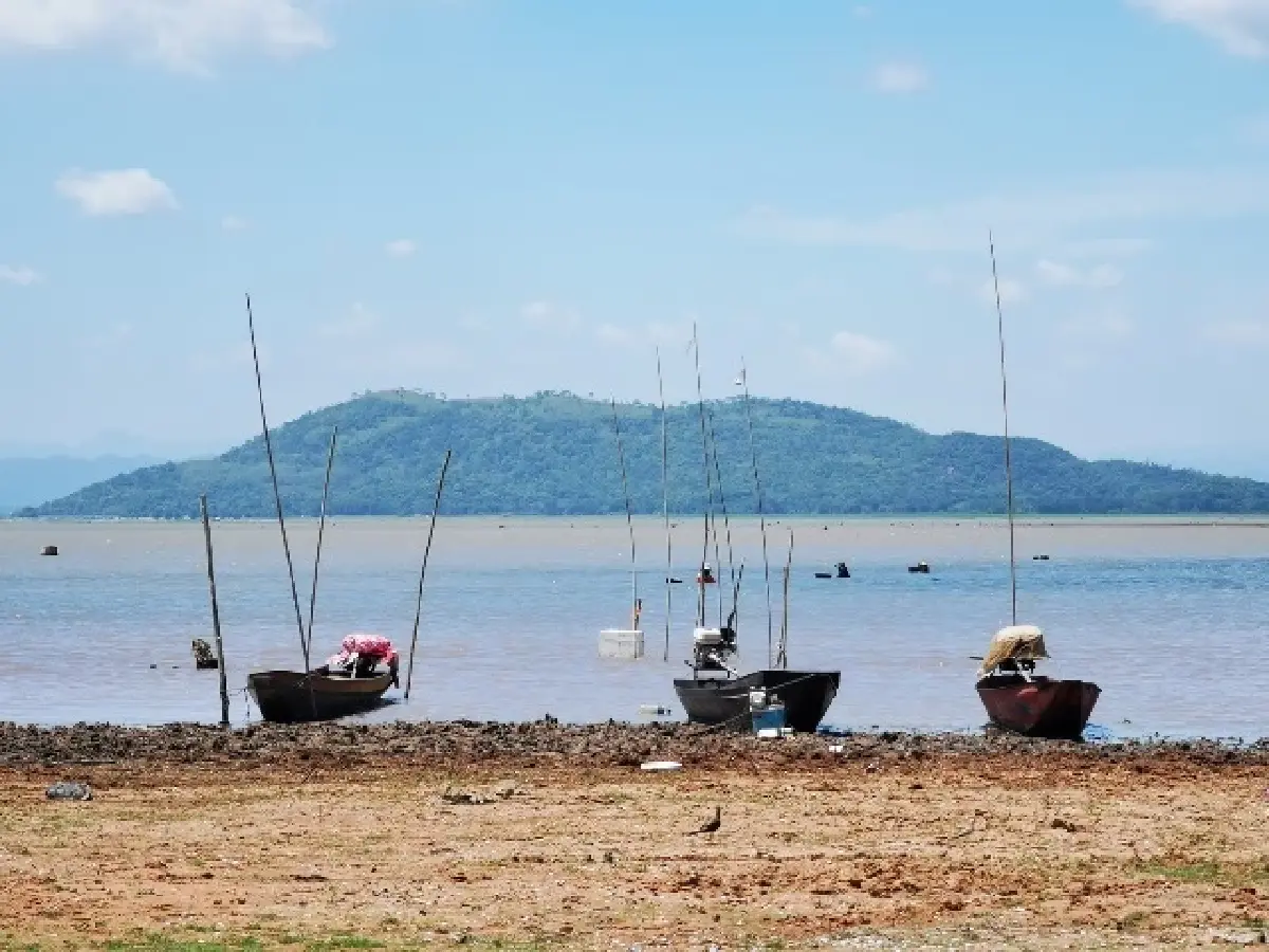 ‘ท่องเที่ยวฤดูฝน’ สัมผัสวิถีริมน้ำ ใต้ราง..ทางรถไฟลอยฟ้า