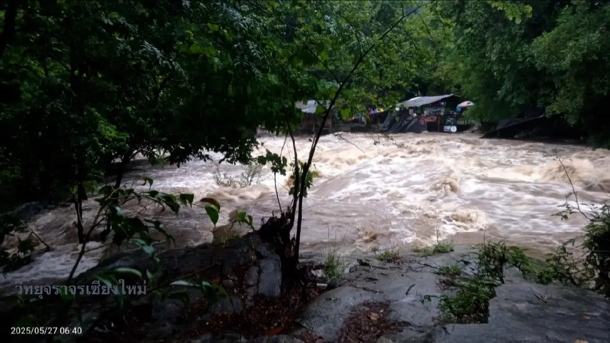 ด่วน! ขนของขึ้นที่สูง ลำน้ำแม่กลาง ขึ้นสูงวิกฤต น้ำท่วม อ.จอมทอง