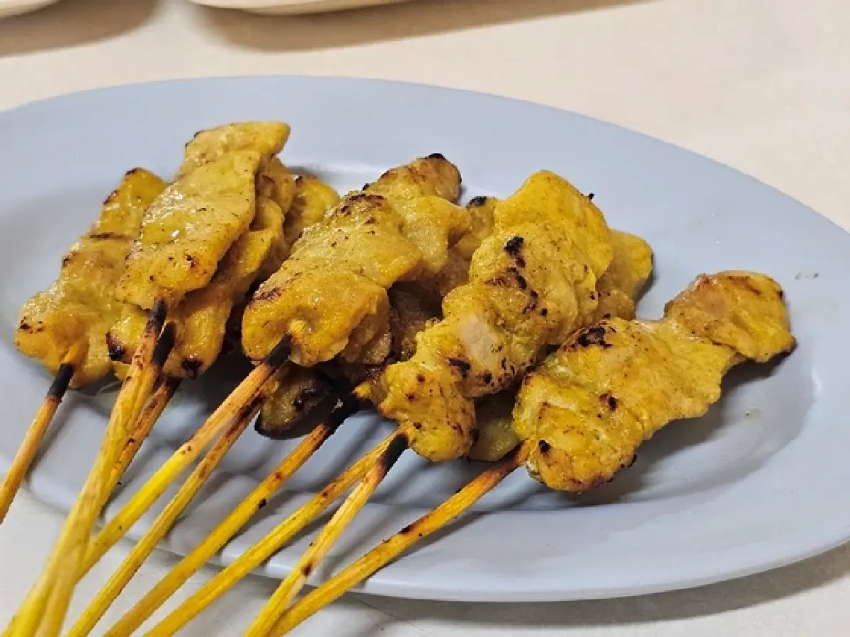 ‘หมูสะเต๊ะนายเกษม’ อร่อยมา 30 ปี ที่ ‘แฮปปี้แลนด์’  บางกะปิ