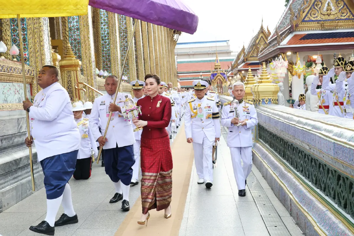 ในหลวง-พระราชินี เสด็จฯ ทรงบำเพ็ญพระราชกุศล วันวิสาขบูชา 2568