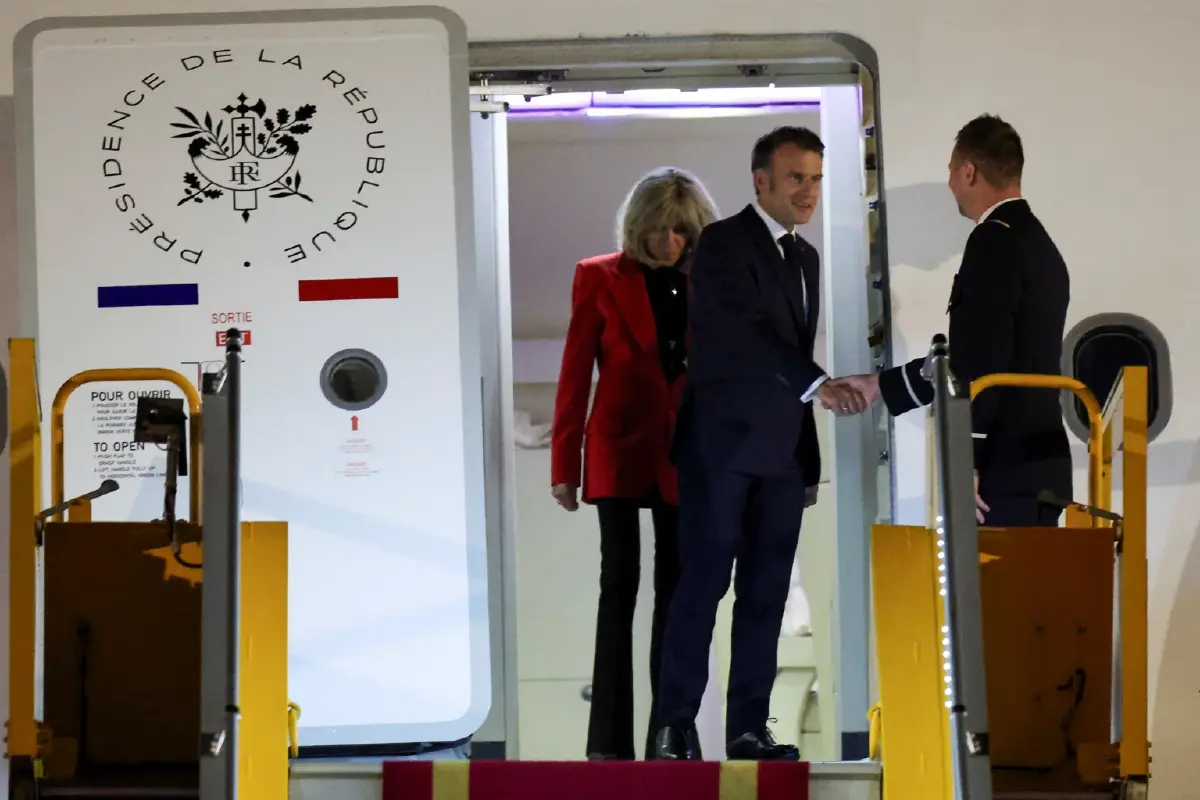 ฝรั่งเศสปัดข่าว 'มาครง' ทะเลาะถูกภรรยา 'ผลักหน้า' บนเครื่องบิน